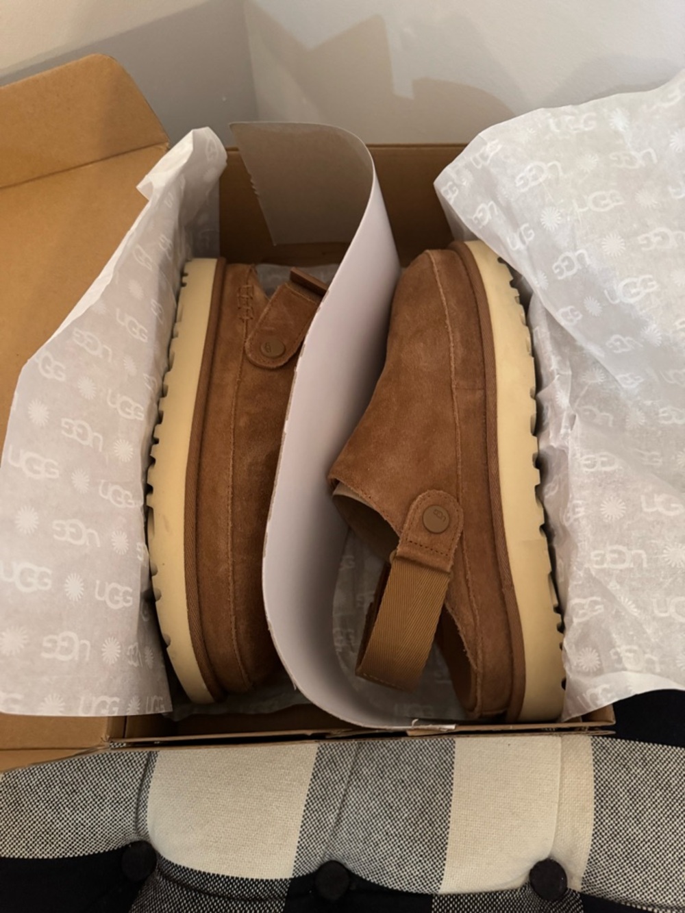 UGG Women’s Goldenstar Clog Chestnut Suede Slip-On - Picture 7 of 8